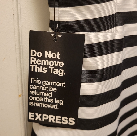 Express Stripped Sleeveless dress - Picture 4 of 8